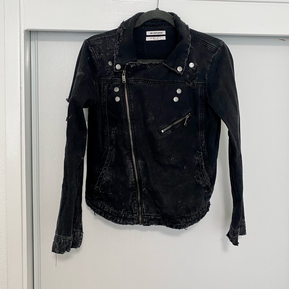 Distressed Jean jacket - Picture 5 of 5